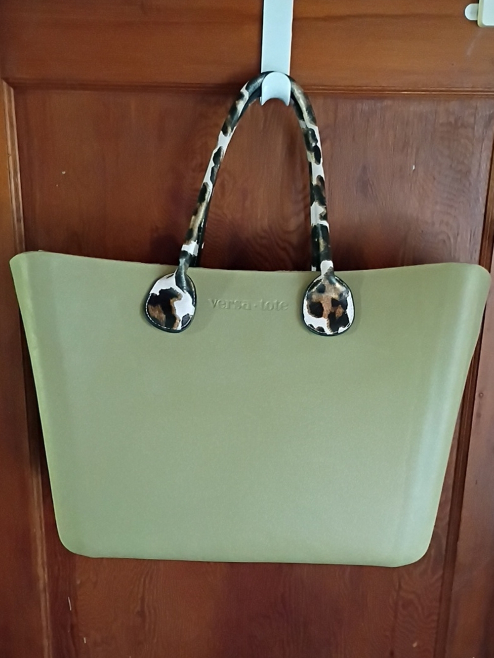 Versa Tote In Sage Green Tote with Interchangable Leopard Print Handles